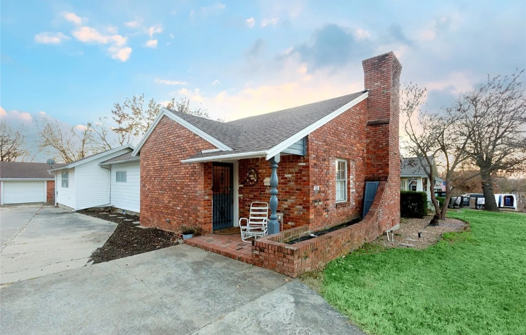 BEAUTIFULLY UPDATED HOMES